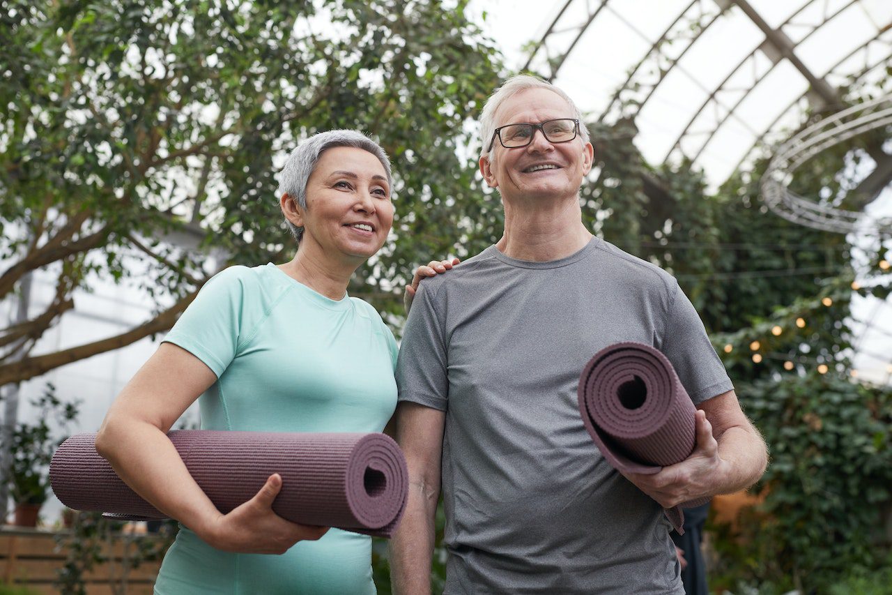 Photo of two seniors managing arthritis through yoga